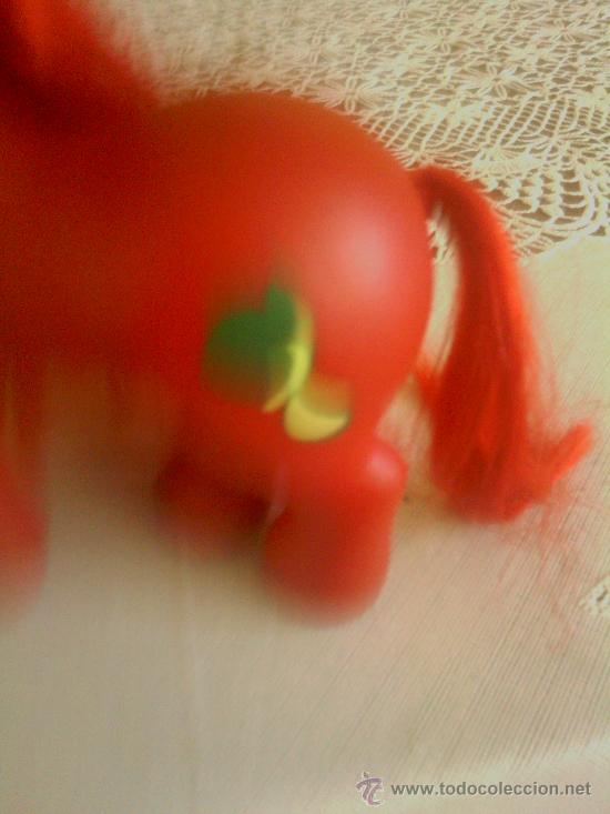 Mu&ntilde;ecas modernas: pony rojo ,ojos relieve - Foto 3
