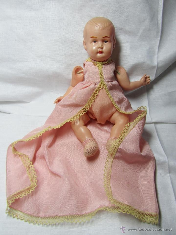 Mu&ntilde;ecas modernas: Peque&ntilde;o mu&ntilde;eco alem&aacute;n de celuloide con capa larga - Foto 2