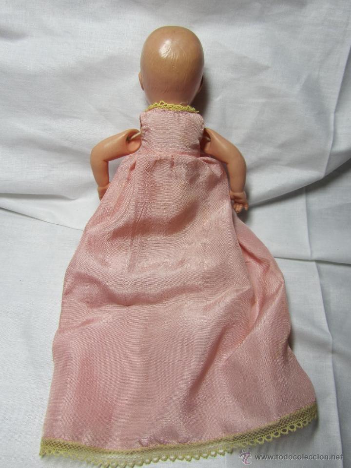 Mu&ntilde;ecas modernas: Peque&ntilde;o mu&ntilde;eco alem&aacute;n de celuloide con capa larga - Foto 3