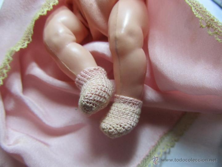 Mu&ntilde;ecas modernas: Peque&ntilde;o mu&ntilde;eco alem&aacute;n de celuloide con capa larga - Foto 7