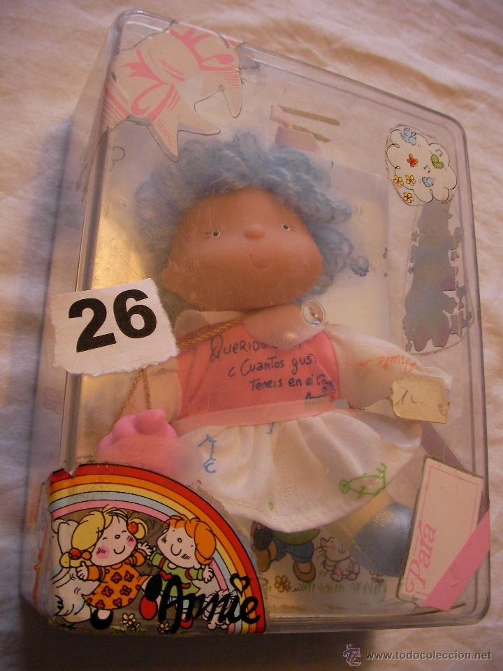 Mu&ntilde;ecas modernas: ANTIGUA MU&Ntilde;ECA ANNIE EN SU ESTUCHE - Foto 1
