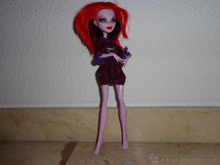 Mu&ntilde;ecas modernas: MONSTER HIGH - MU&Ntilde;ECA MONSTER HIGH, MARCADA EN ESPALDA 2011 - Foto 2