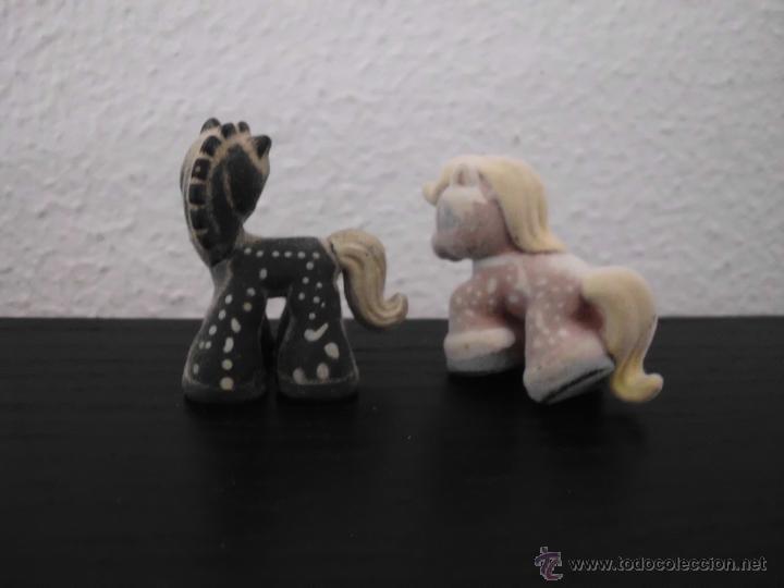 Mu&ntilde;ecas modernas: lote de 2 peque&ntilde;os pony de terciopelo - Foto 2