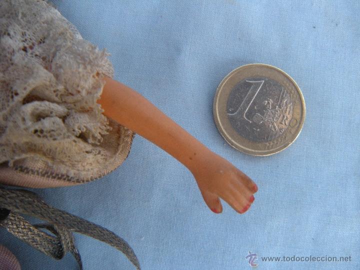 Mu&ntilde;ecas modernas: ANTIGUA MU&Ntilde;ECA DE CELULOIDE VESTIDA . - Foto 2