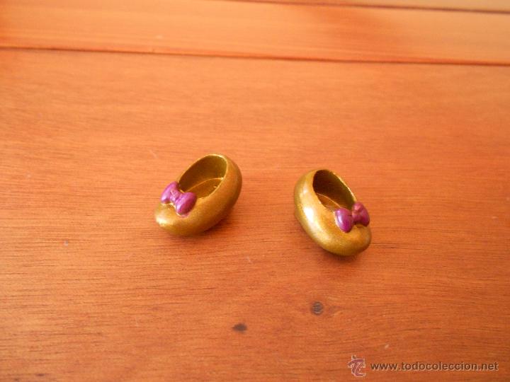 Mu&ntilde;ecas modernas: ZAPATOS DE MU&Ntilde;ECA SIN IDENTIFICAR - Foto 1