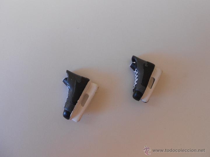 Mu&ntilde;ecas modernas: BOTAS DE PATINAR DE MU&Ntilde;ECA SIN IDENTIFICAR - Foto 1