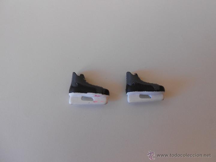 Mu&ntilde;ecas modernas: BOTAS DE PATINAR DE MU&Ntilde;ECA SIN IDENTIFICAR - Foto 2