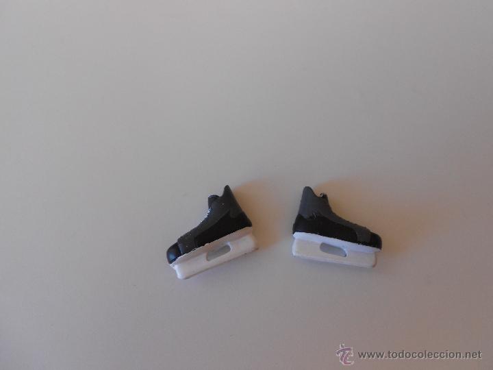 Mu&ntilde;ecas modernas: BOTAS DE PATINAR DE MU&Ntilde;ECA SIN IDENTIFICAR - Foto 3