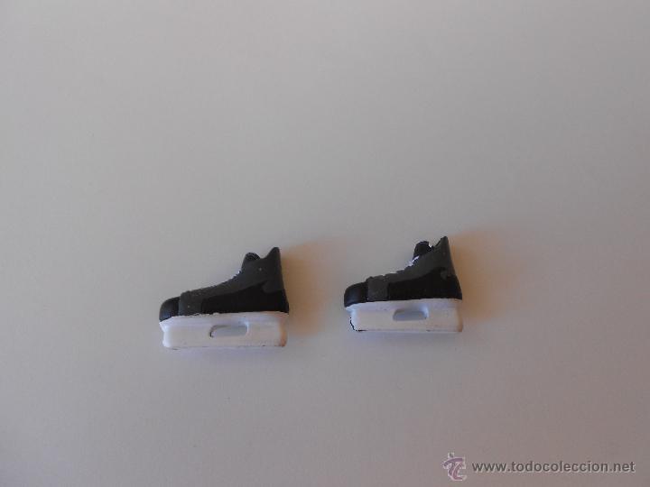 Mu&ntilde;ecas modernas: BOTAS DE PATINAR DE MU&Ntilde;ECA SIN IDENTIFICAR - Foto 4