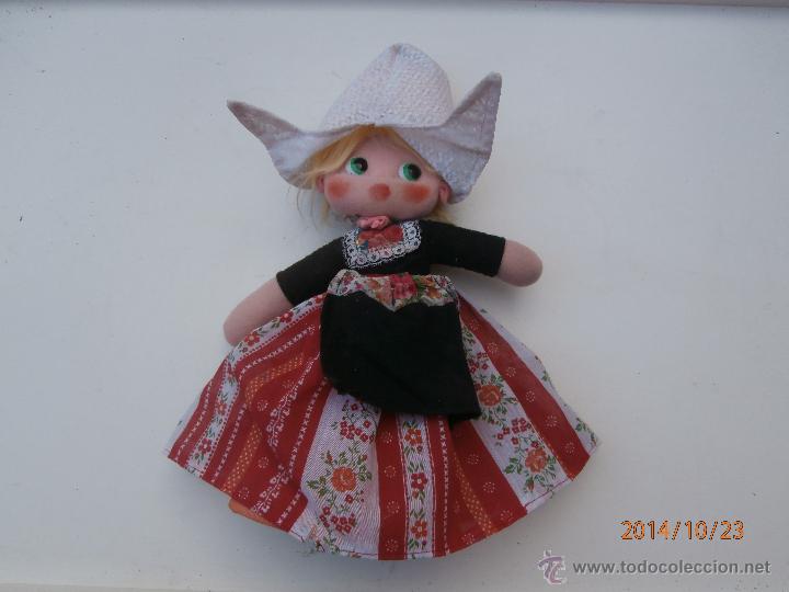 Mu&ntilde;ecas modernas: mu&ntilde;eca de trapo y carton antigua - Foto 1