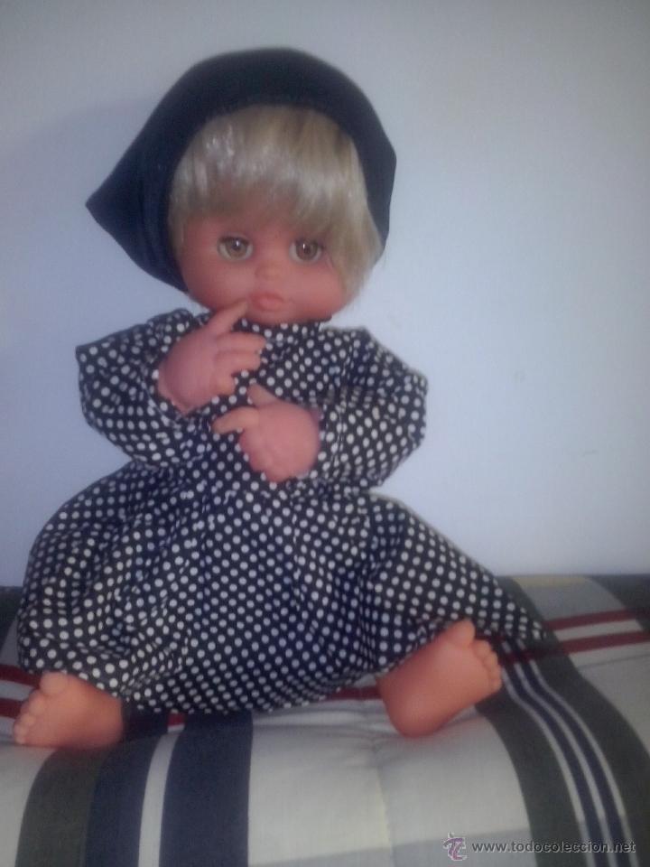 Mu&ntilde;ecas modernas: antigua mu&ntilde;eca de cuerda. funciona - Foto 1