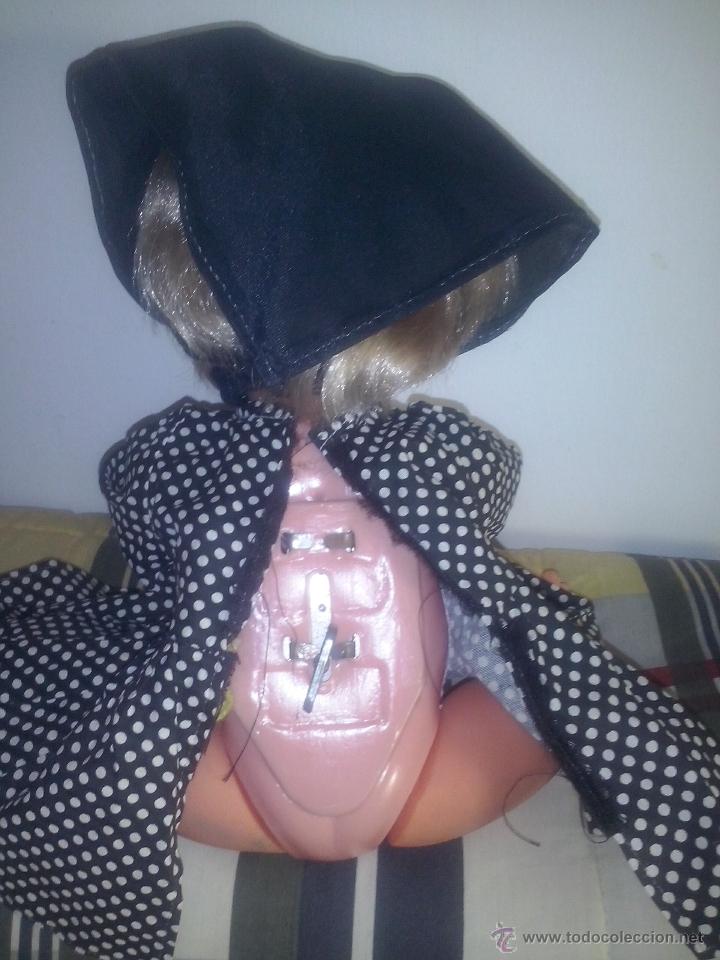 Mu&ntilde;ecas modernas: antigua mu&ntilde;eca de cuerda. funciona - Foto 2