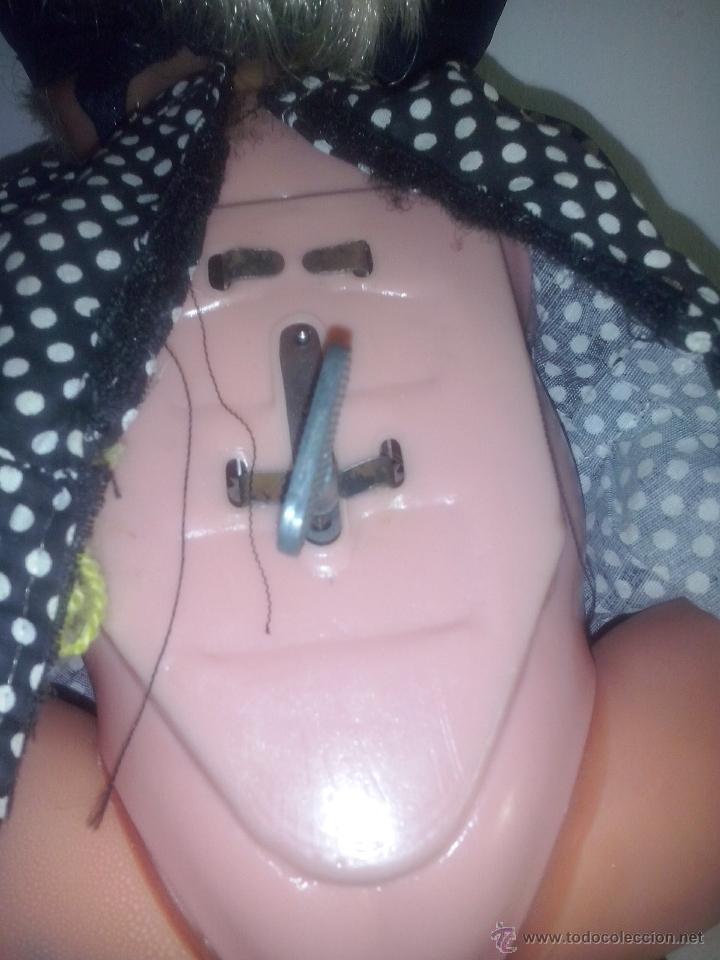 Mu&ntilde;ecas modernas: antigua mu&ntilde;eca de cuerda. funciona - Foto 3