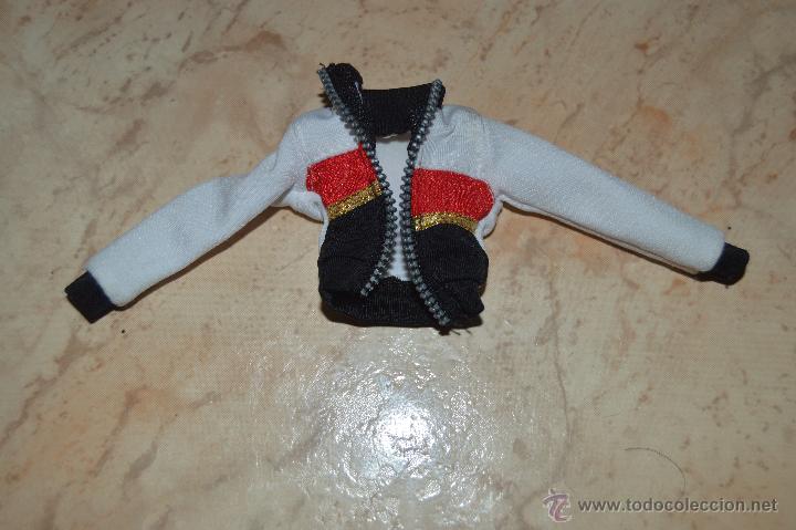 Mu&ntilde;ecas modernas: preciosa chaqueta de mu&ntilde;eca bratz - Foto 1