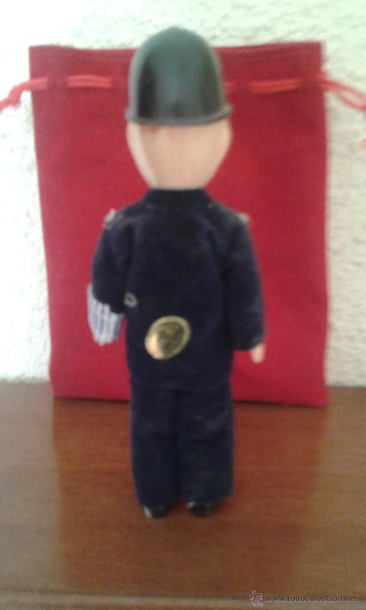 Mu&ntilde;ecas modernas: MU&Ntilde;ECO GUARDIA INGL&Eacute;S (BOBBY) - Foto 2