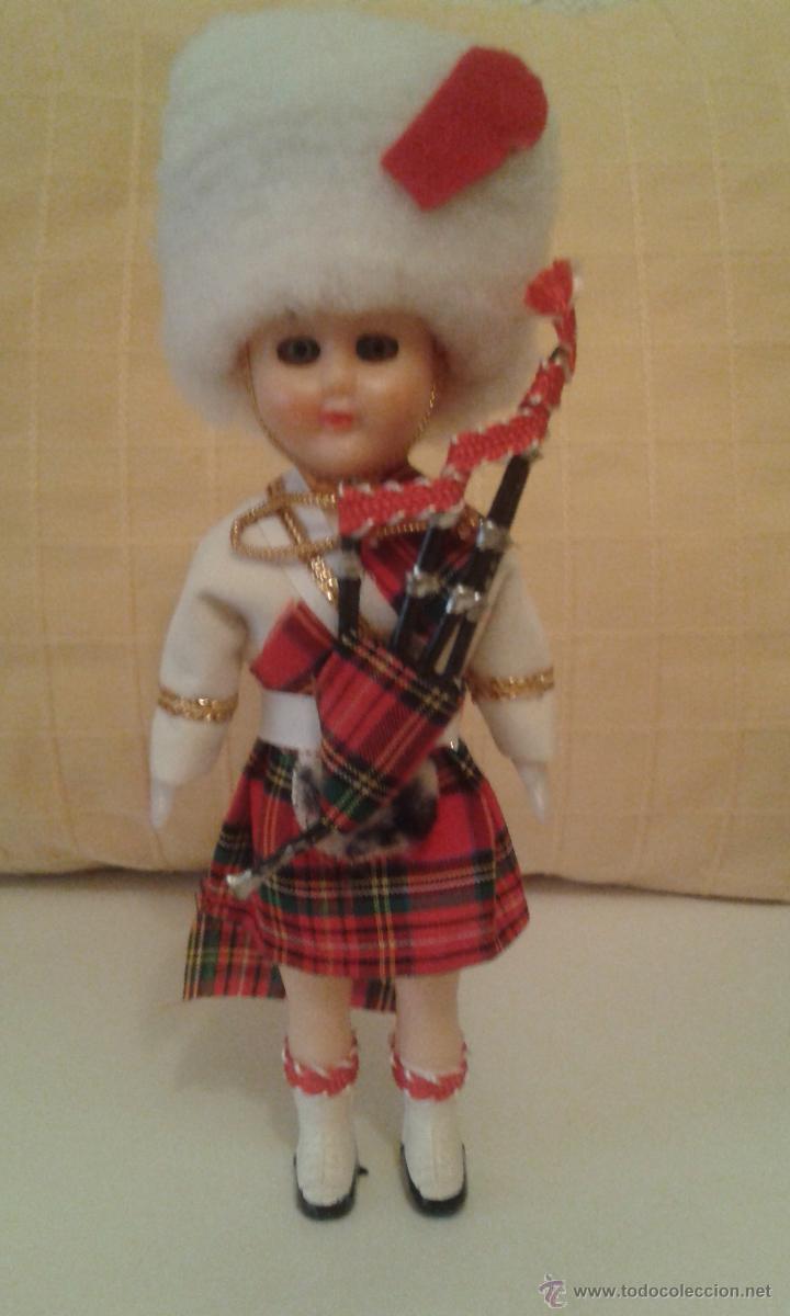 Mu&ntilde;ecas modernas: MU&Ntilde;ECA CON TRAJE T&Iacute;PICO ESCOC&Eacute;S. - Foto 1
