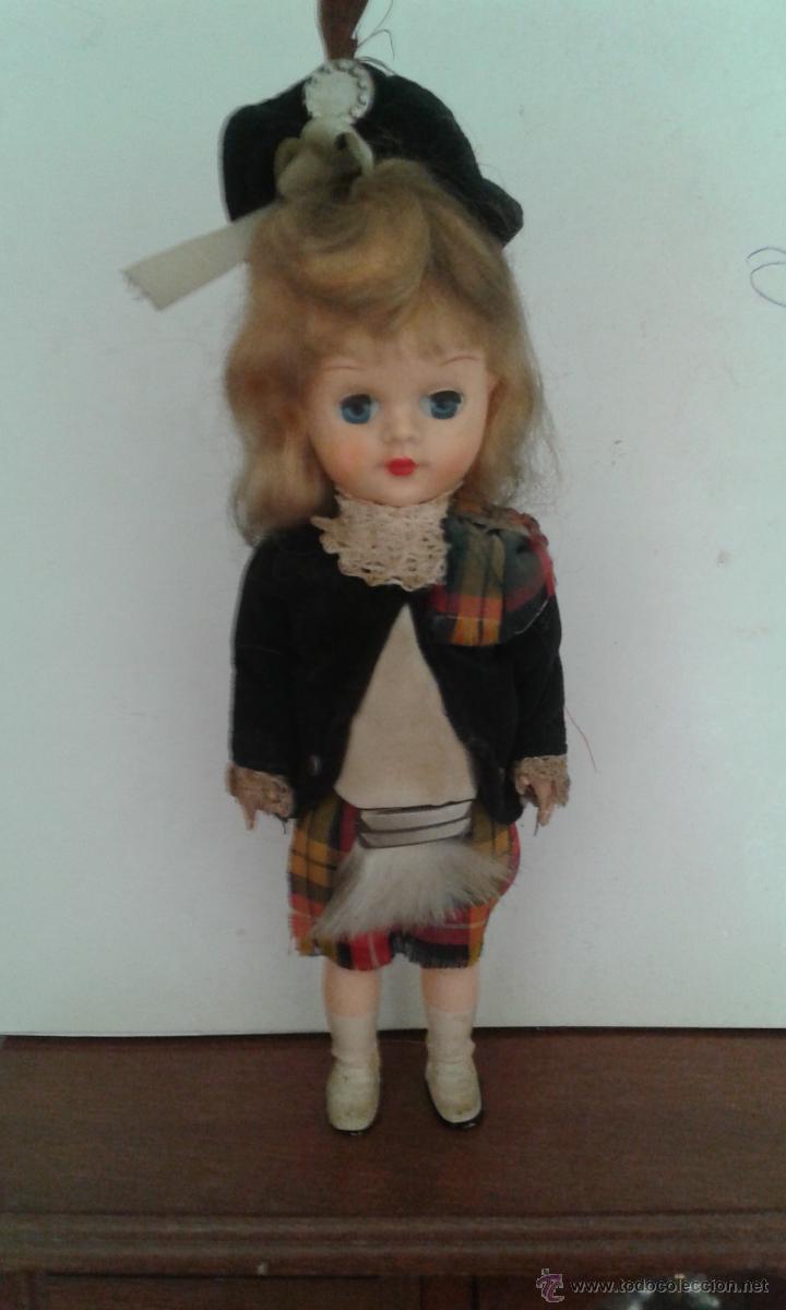 Mu&ntilde;ecas modernas: MU&Ntilde;ECA CON TRAJE DE ESCOCESA - Foto 1