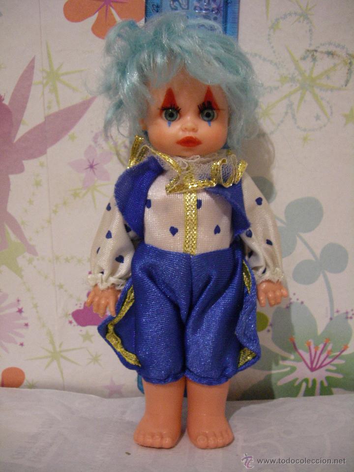 Mu&ntilde;ecas modernas: MU&Ntilde;EQUITA VESTIDA DE ARLEQUIN + COMPLEMENTOS ** IMPECABLE ** Altura: 20 cms - Foto 1