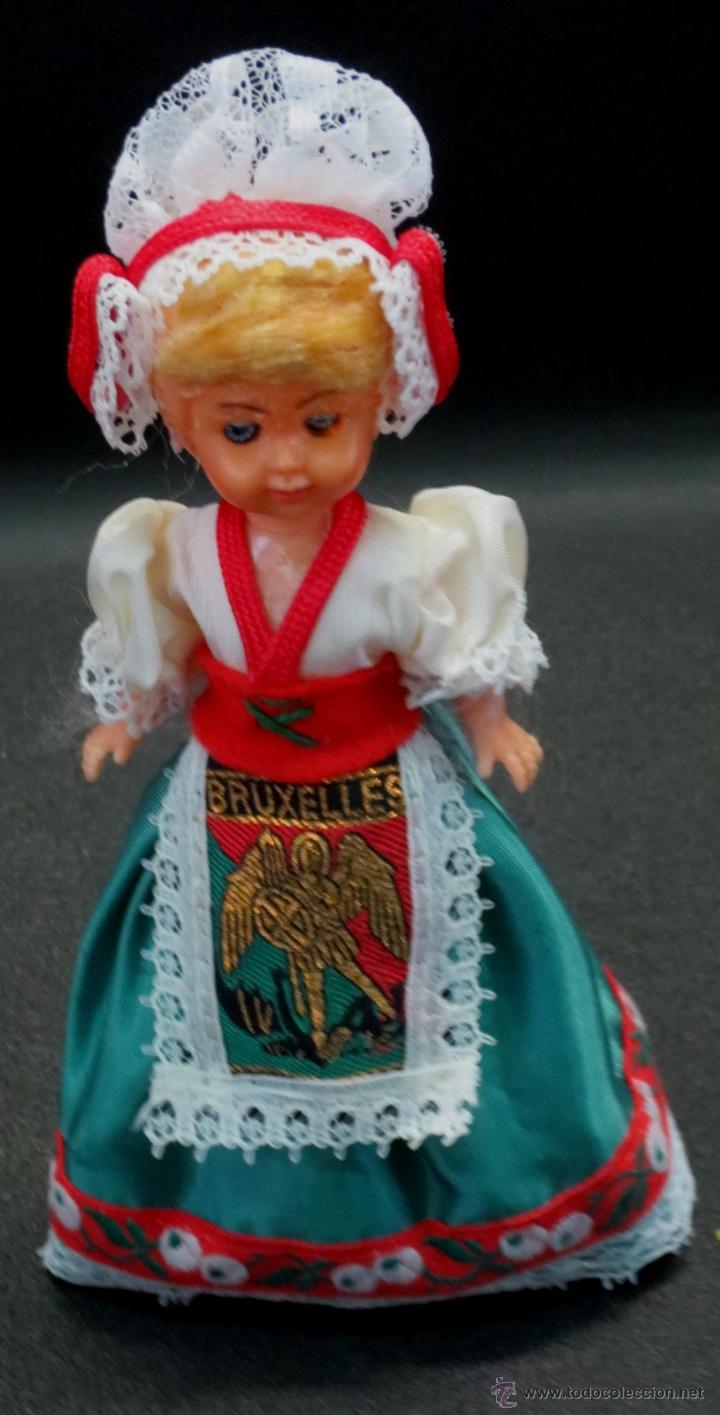Mu&ntilde;ecas modernas: MU&Ntilde;ECA REGIONAL BRUSELAS OJOS DURMIENTES - Foto 1