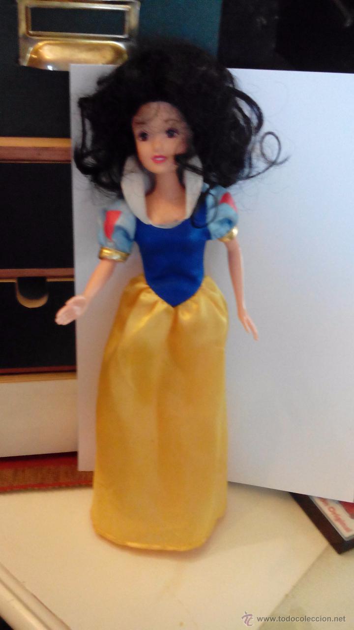 Mu&ntilde;ecas modernas: blancanieves - simba - disney - Foto 1