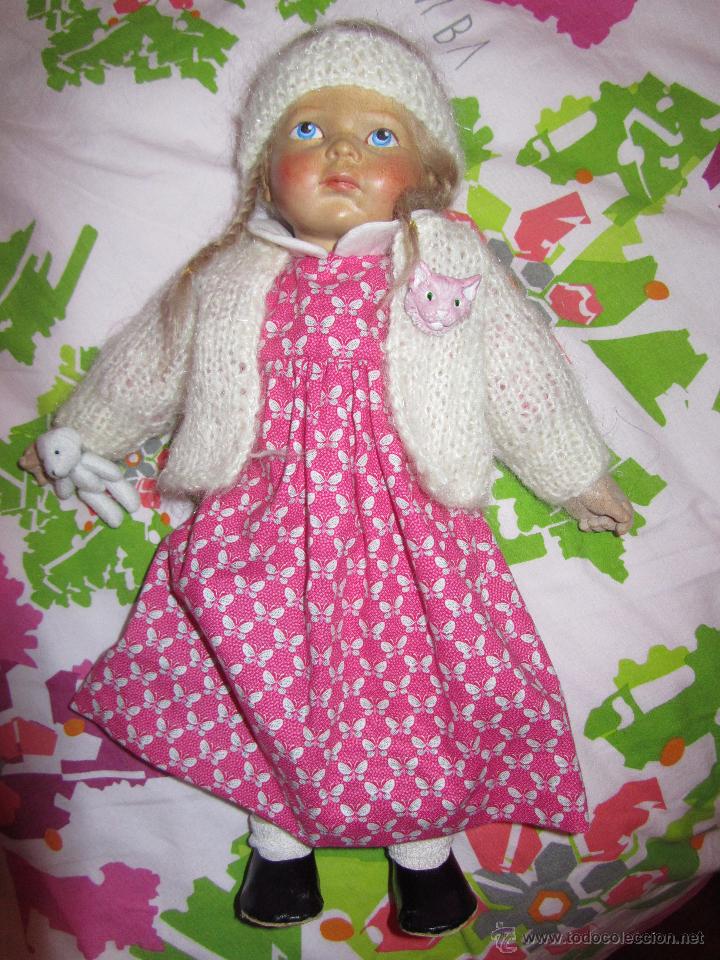 Mu&ntilde;ecas modernas: Preciosa Mu&ntilde;eca Alemana, de Madera. Caja original triangular. - Foto 1