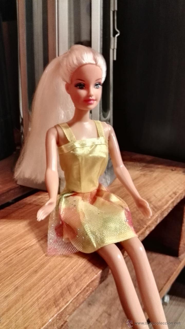 Mu&ntilde;ecas modernas: Imitaci&oacute;n Barbie, sin marca - Foto 3