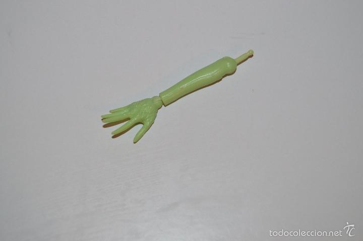 Mu&ntilde;ecas modernas: mano de mu&ntilde;eca monster high - Foto 1