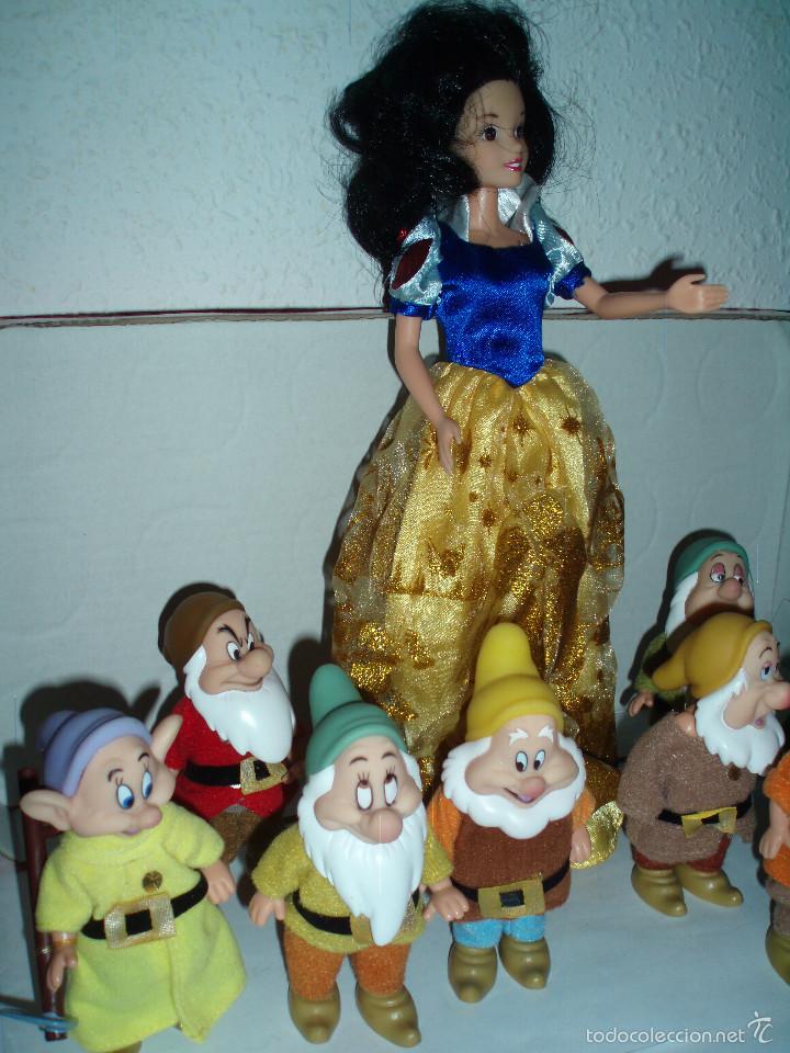 Mu&ntilde;ecas modernas: mu&ntilde;eca blancanieves de simba con los siete enanitos - Foto 3