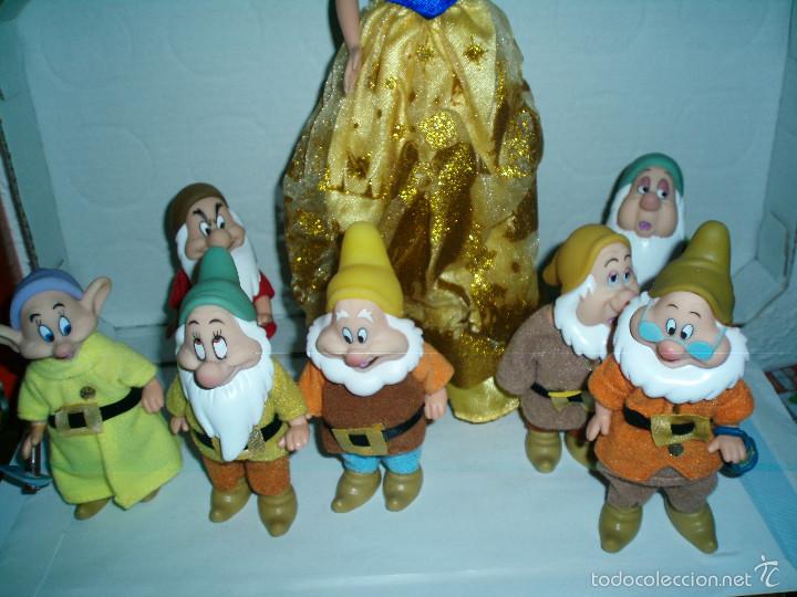 Mu&ntilde;ecas modernas: mu&ntilde;eca blancanieves de simba con los siete enanitos - Foto 4
