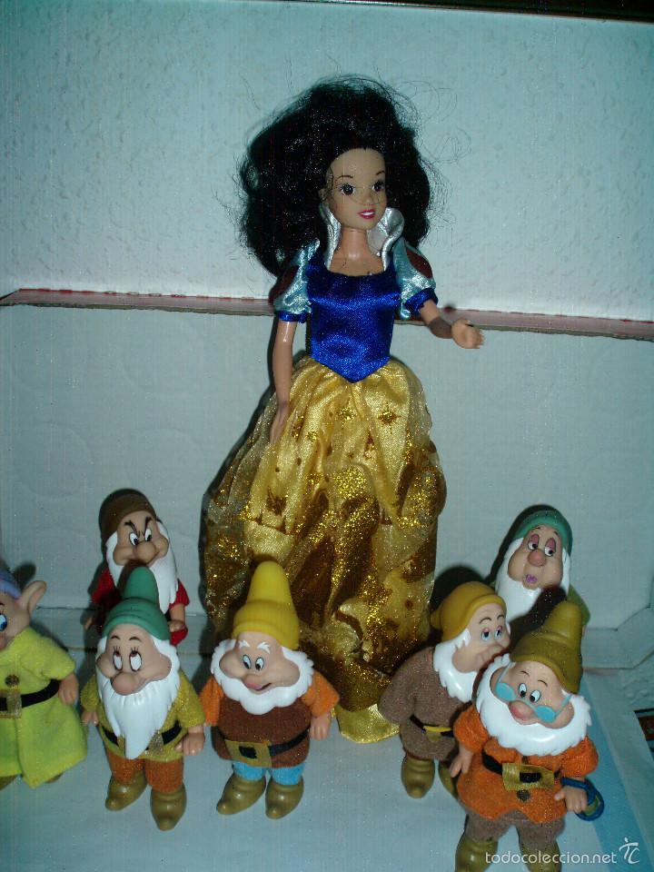 Mu&ntilde;ecas modernas: mu&ntilde;eca blancanieves de simba con los siete enanitos - Foto 5