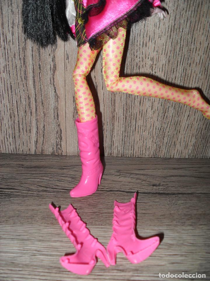Mu&ntilde;ecas modernas: Par de Botas para Mu&ntilde;eca Monster High - Foto 3