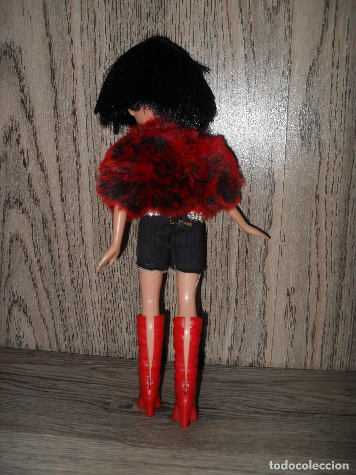 Mu&ntilde;ecas modernas: Par de Botas para Mu&ntilde;eca Bratz - Foto 2