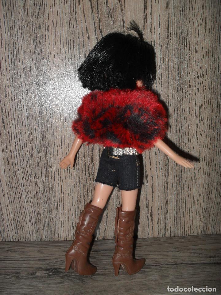 Mu&ntilde;ecas modernas: Par de Botas para Mu&ntilde;eca Bratz - Foto 3