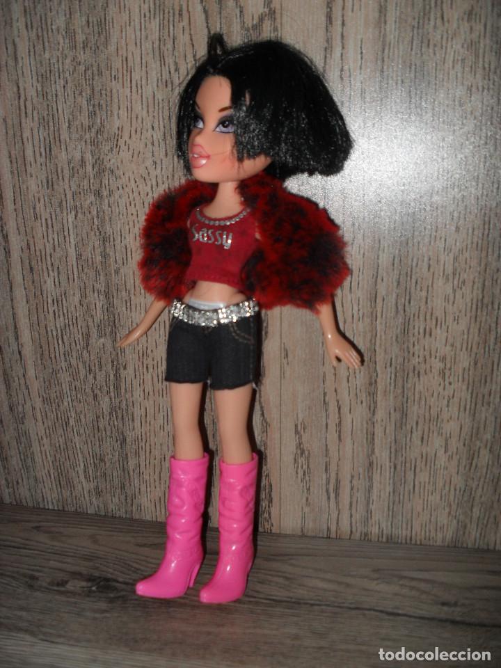Mu&ntilde;ecas modernas: Par de Botas que sirven a Mu&ntilde;eca Bratz - Foto 1