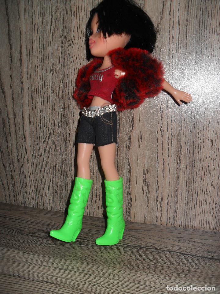 Mu&ntilde;ecas modernas: Par de Botas para Mu&ntilde;eca Bratz - Foto 1