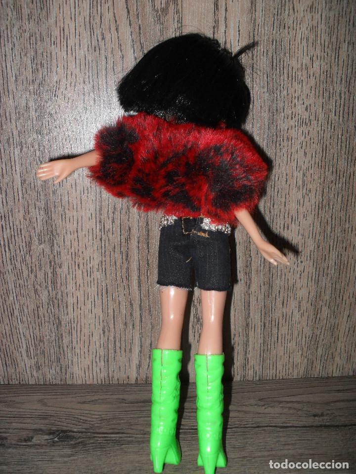 Mu&ntilde;ecas modernas: Par de Botas para Mu&ntilde;eca Bratz - Foto 3