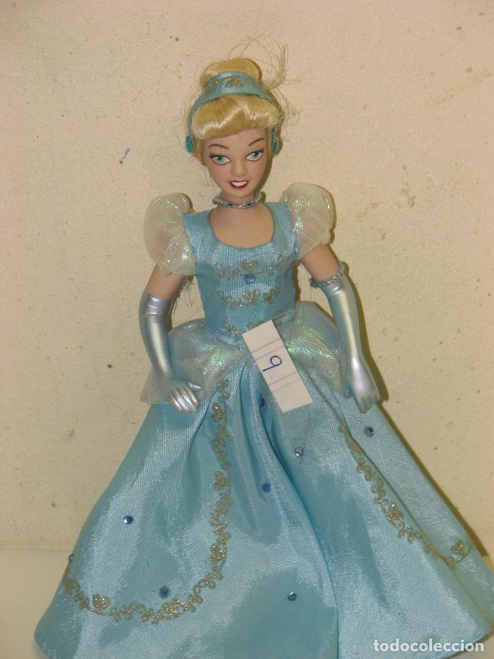 Mu&ntilde;ecas modernas: PRINCESAS DISNEY DE PORCELANA CENICIENTA - Foto 1