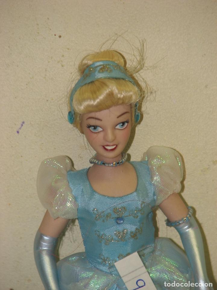 Mu&ntilde;ecas modernas: PRINCESAS DISNEY DE PORCELANA CENICIENTA - Foto 2