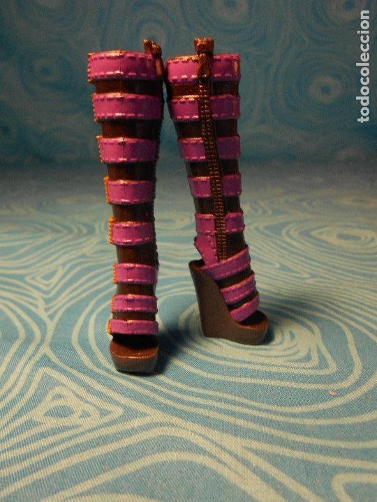 Mu&ntilde;ecas modernas: BOTAS ORIGINALES MU&Ntilde;ECA MOSNTER HIGH - Foto 1