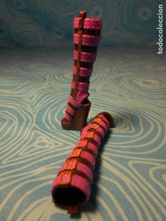 Mu&ntilde;ecas modernas: BOTAS ORIGINALES MU&Ntilde;ECA MOSNTER HIGH - Foto 2
