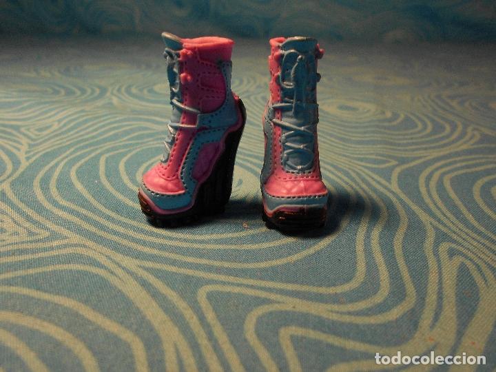 Mu&ntilde;ecas modernas: ZAPATOS ORIGINALES MU&Ntilde;ECA MOSNTER HIGH - Foto 1