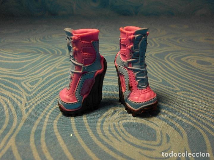 Mu&ntilde;ecas modernas: ZAPATOS ORIGINALES MU&Ntilde;ECA MOSNTER HIGH - Foto 2