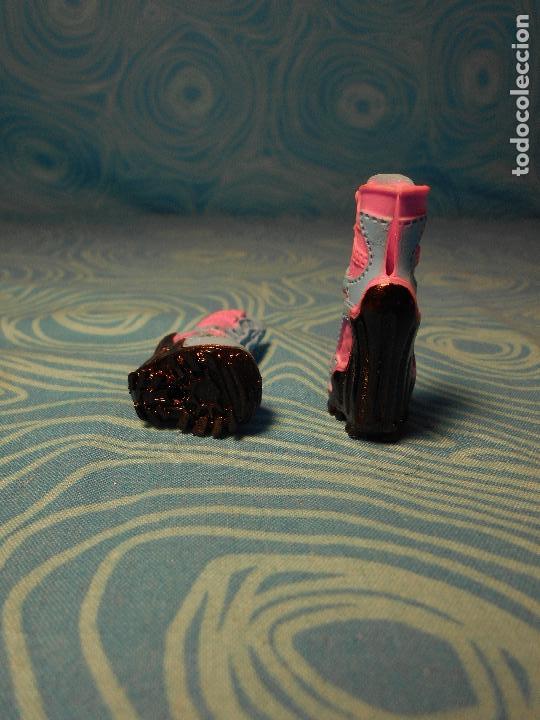 Mu&ntilde;ecas modernas: ZAPATOS ORIGINALES MU&Ntilde;ECA MOSNTER HIGH - Foto 4