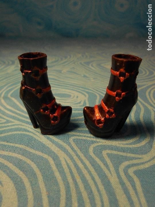 Mu&ntilde;ecas modernas: ZAPATOS ORIGINALES MU&Ntilde;ECA MOSNTER HIGH - Foto 4