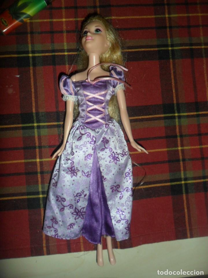 Mu&ntilde;ecas modernas: MU&Ntilde;ECA RAPUNZEL (ENREDADOS) DE MATTEL 2009 - Foto 2