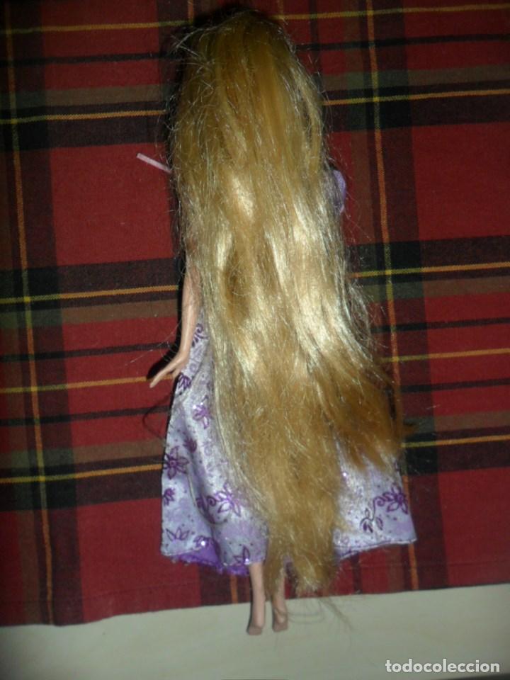 Mu&ntilde;ecas modernas: MU&Ntilde;ECA RAPUNZEL (ENREDADOS) DE MATTEL 2009 - Foto 3