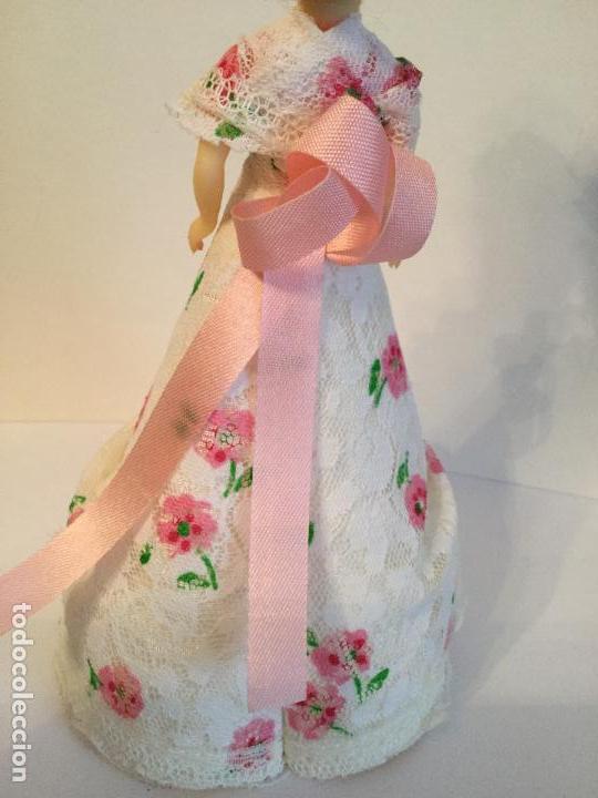 Mu&ntilde;ecas modernas: ANTIGUA MU&Ntilde;ECA DE CELULOIDE OJOS DURMIENTES VESTIDA DE DAMA - Foto 3