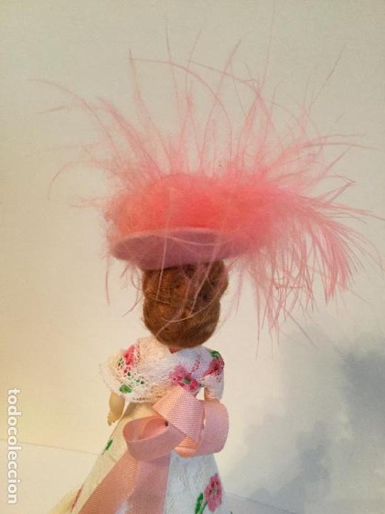 Mu&ntilde;ecas modernas: ANTIGUA MU&Ntilde;ECA DE CELULOIDE OJOS DURMIENTES VESTIDA DE DAMA - Foto 4