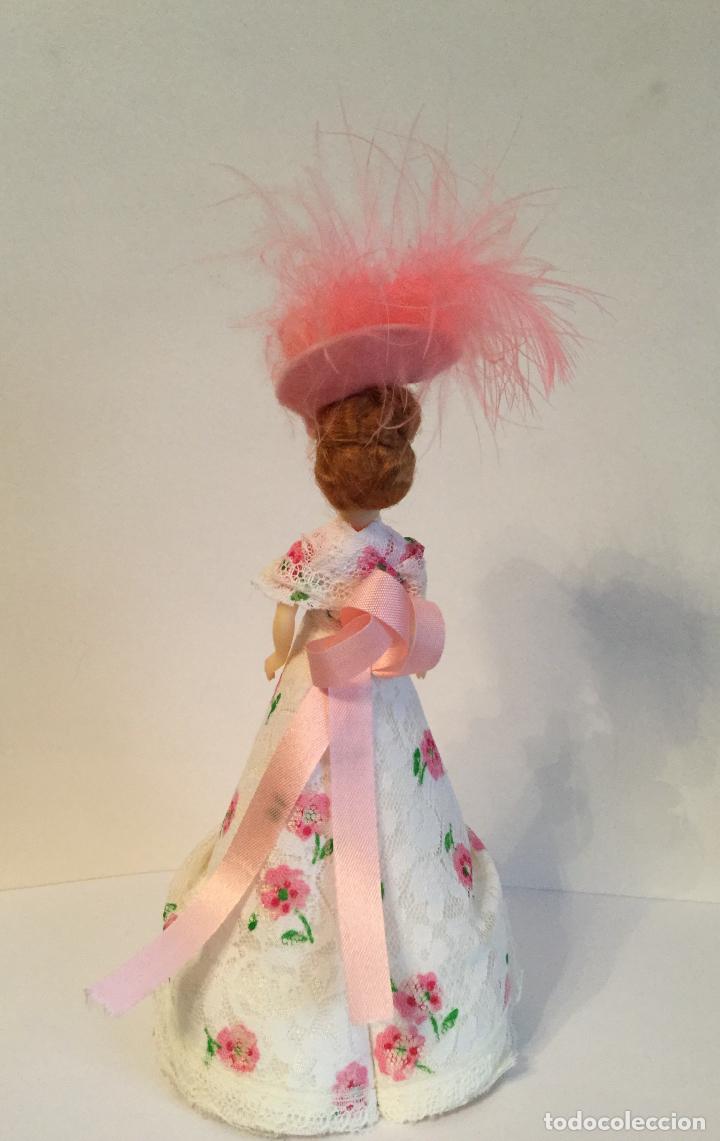 Mu&ntilde;ecas modernas: ANTIGUA MU&Ntilde;ECA DE CELULOIDE OJOS DURMIENTES VESTIDA DE DAMA - Foto 5