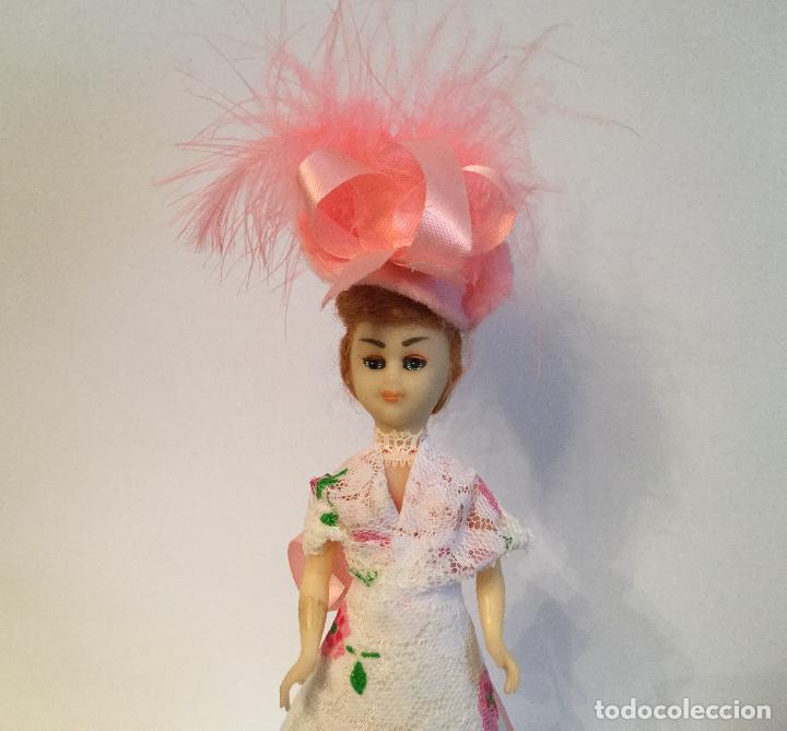 Mu&ntilde;ecas modernas: ANTIGUA MU&Ntilde;ECA DE CELULOIDE OJOS DURMIENTES VESTIDA DE DAMA - Foto 7